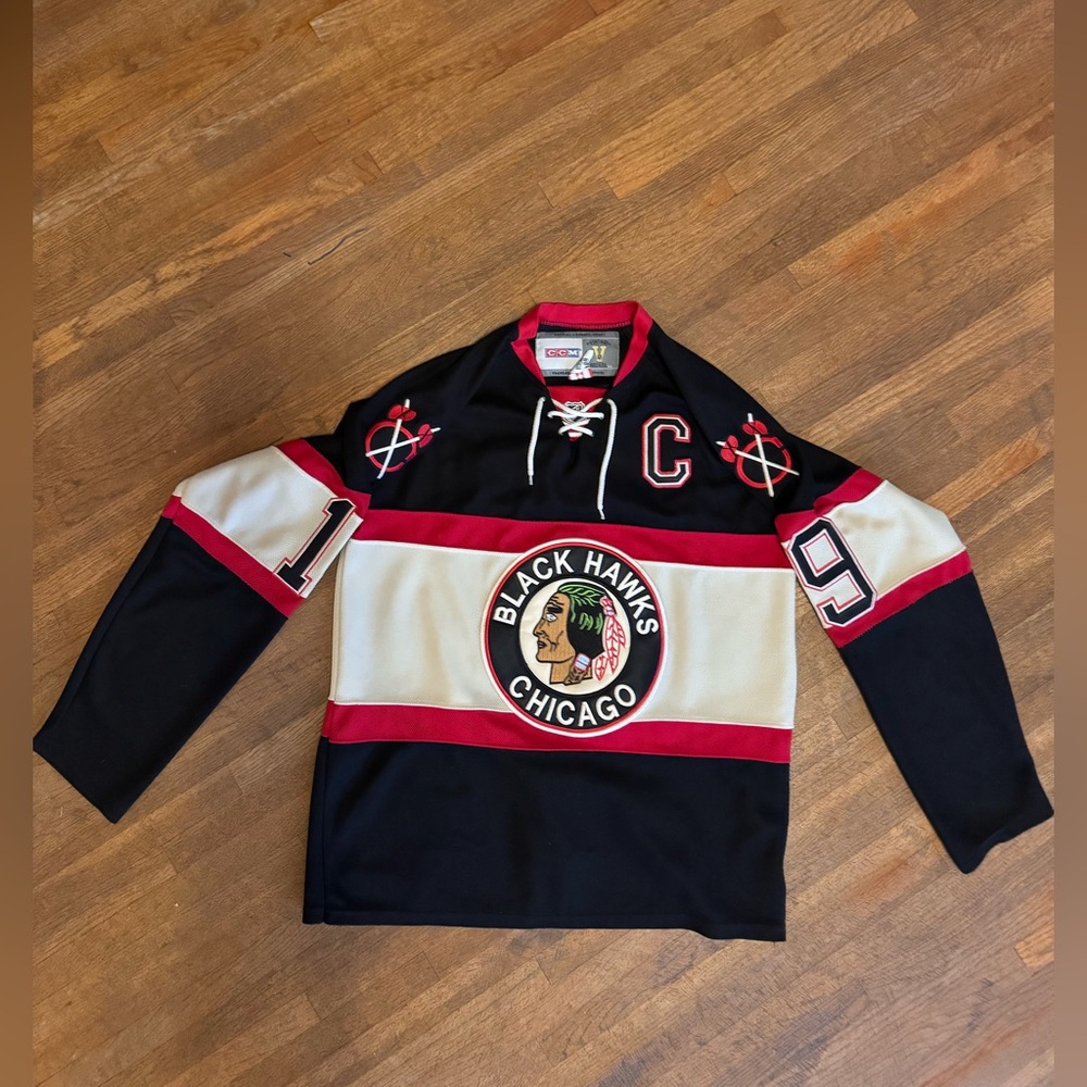 authentic jonathon toews jersey. CCM vintage. size 48 (medium-large).